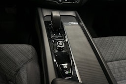 harmaa Volvo XC60 2024 kuva 18.
