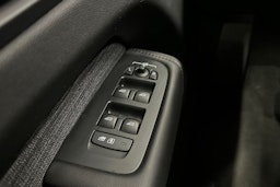 harmaa Volvo XC60 2024 kuva 22.