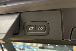 harmaa Volvo XC60 2024 kuva 24.