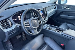 harmaa Volvo XC60 2023 kuva 3.