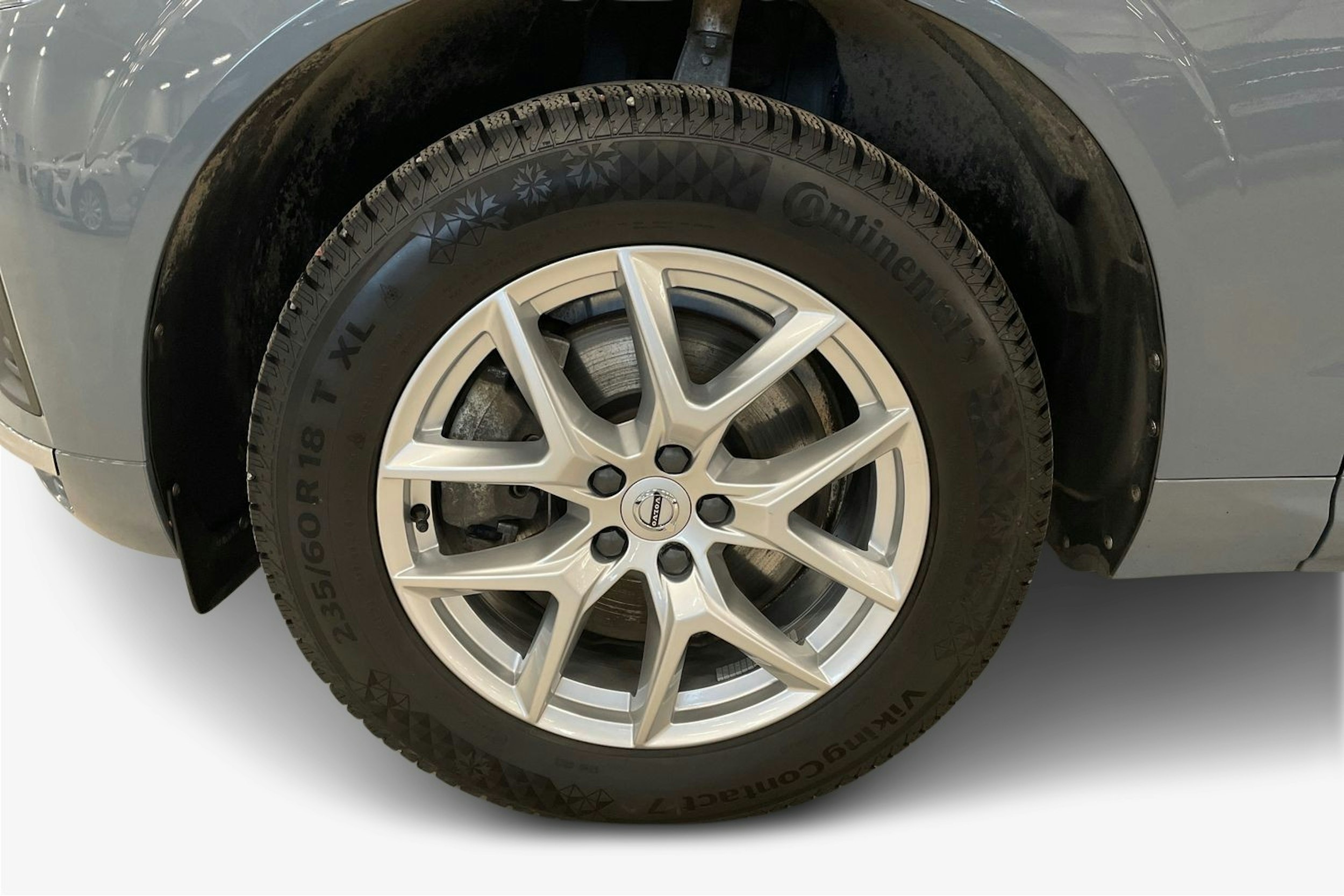 harmaa Volvo XC60 2023 kuva 11.