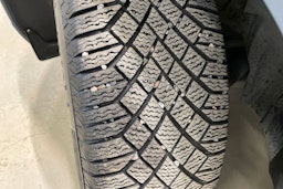 harmaa Volvo XC60 2023 kuva 13.