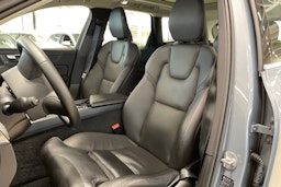 harmaa Volvo XC60 2023 kuva 14.