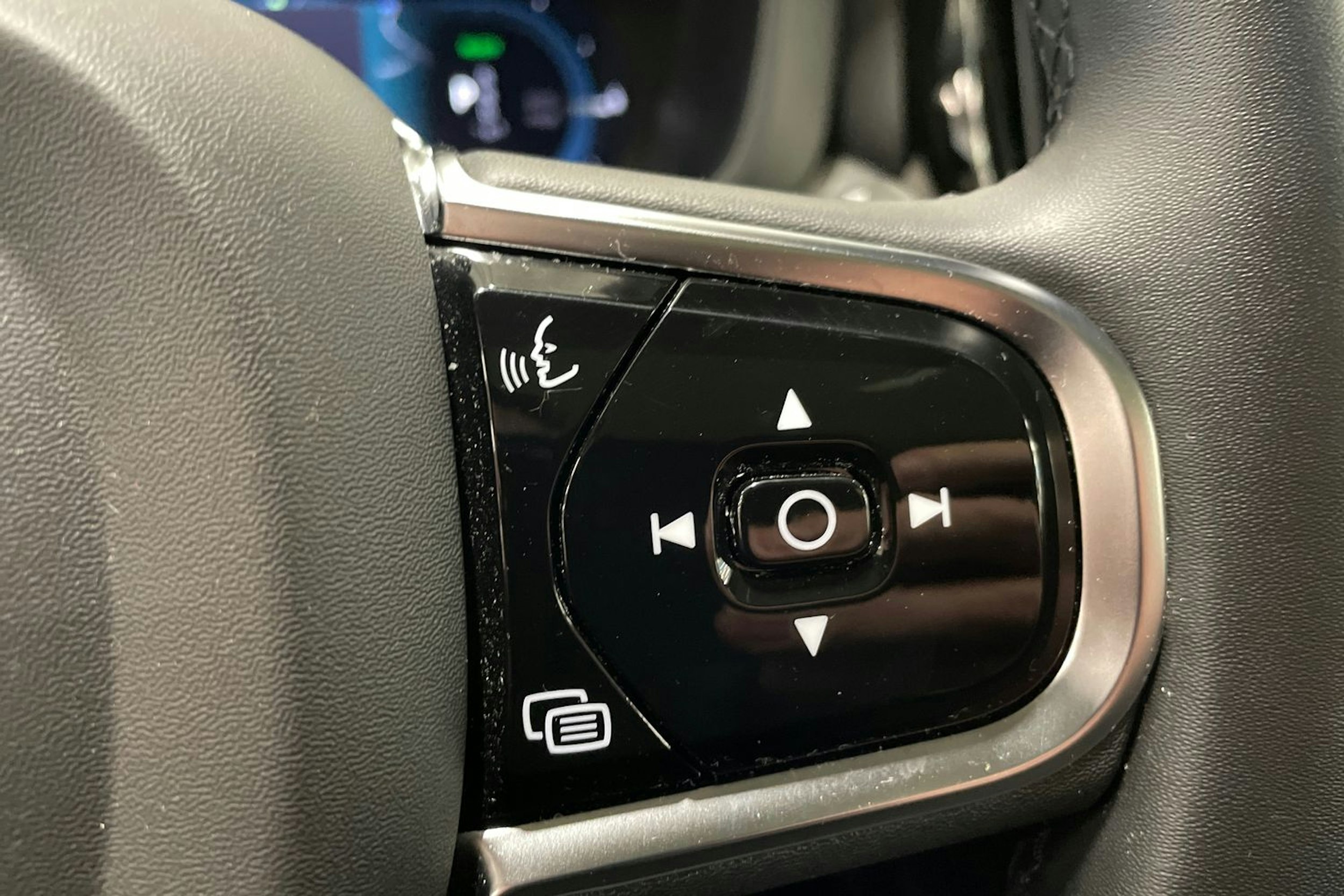 harmaa Volvo XC60 2023 kuva 19.