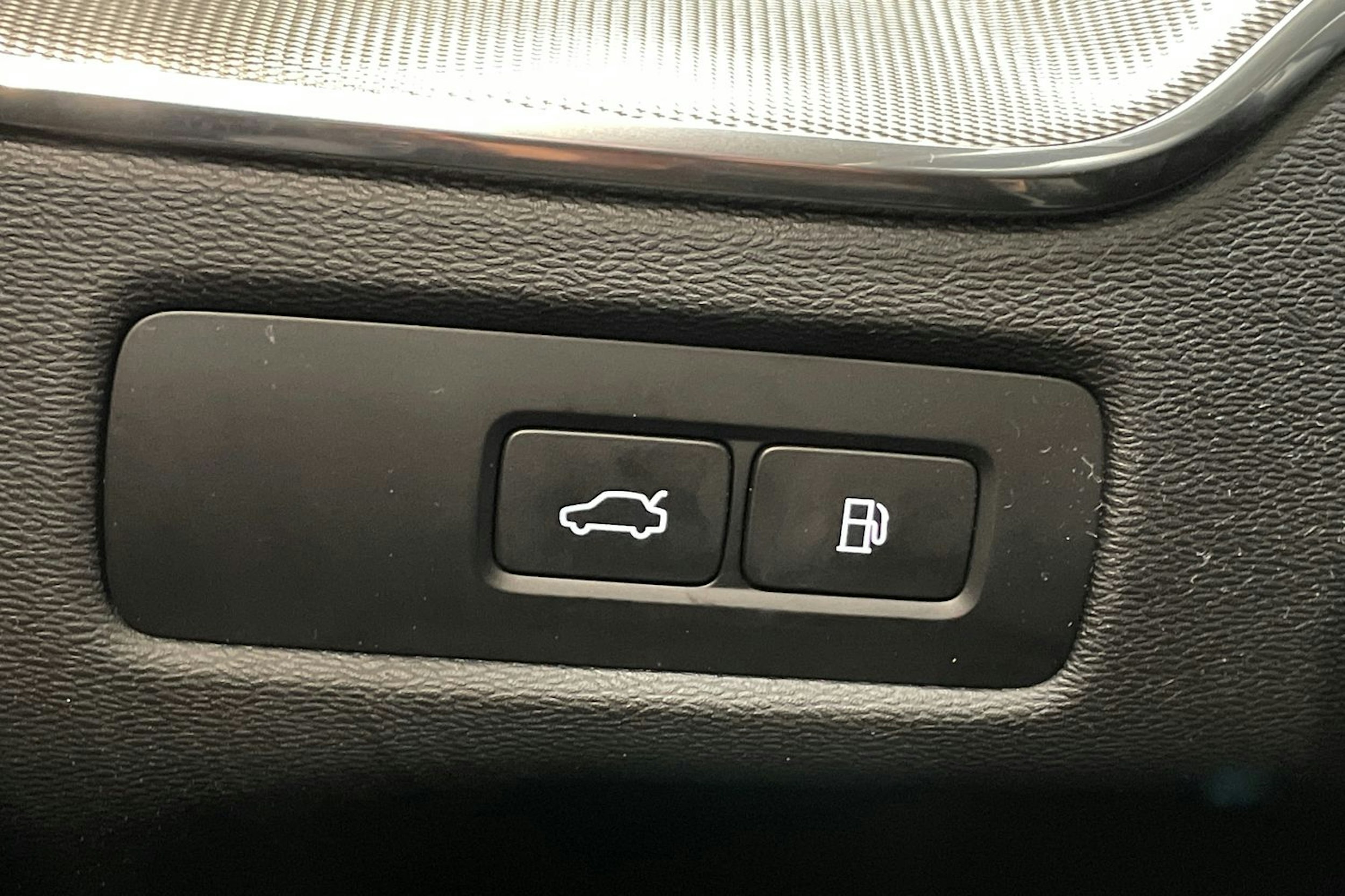 harmaa Volvo XC60 2023 kuva 23.