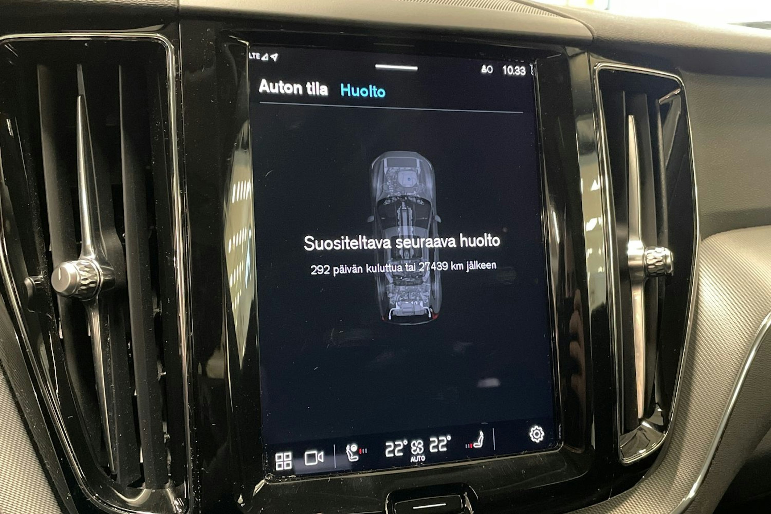 harmaa Volvo XC60 2023 kuva 28.