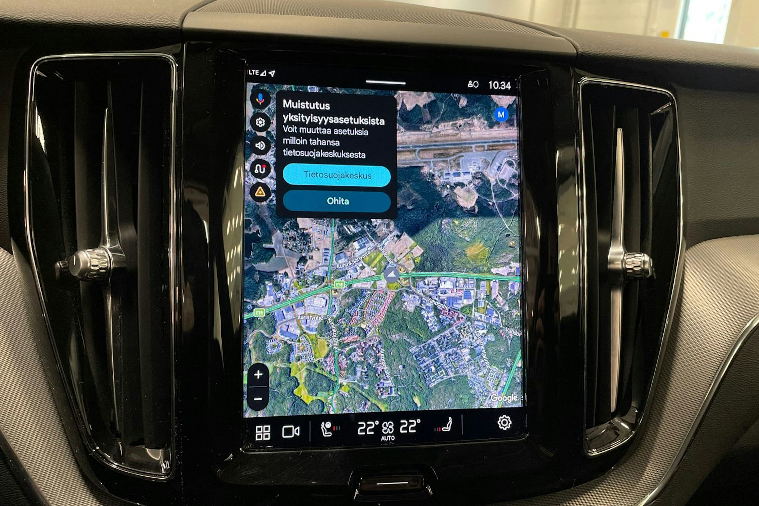 harmaa Volvo XC60 2023 kuva 29.