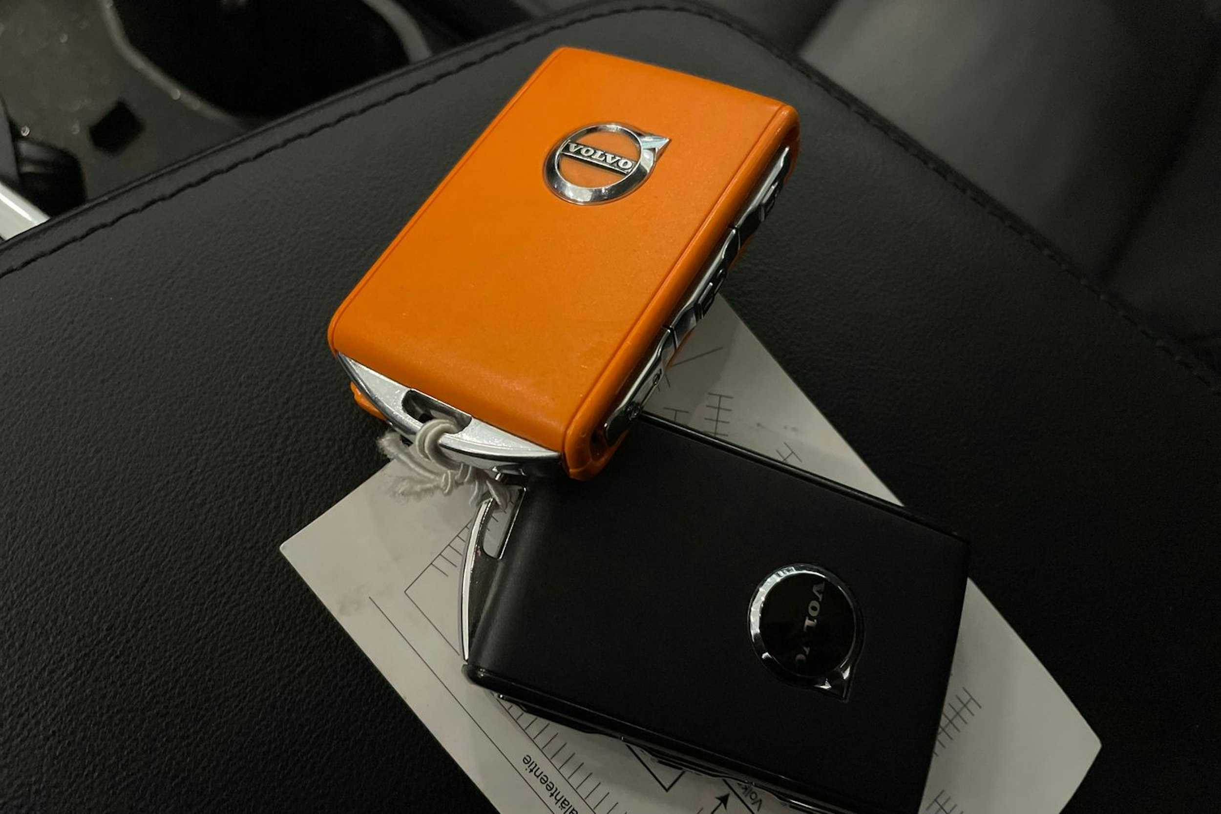 harmaa Volvo XC60 2023 kuva 37.