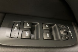 harmaa Volvo XC60 2023 kuva 38.