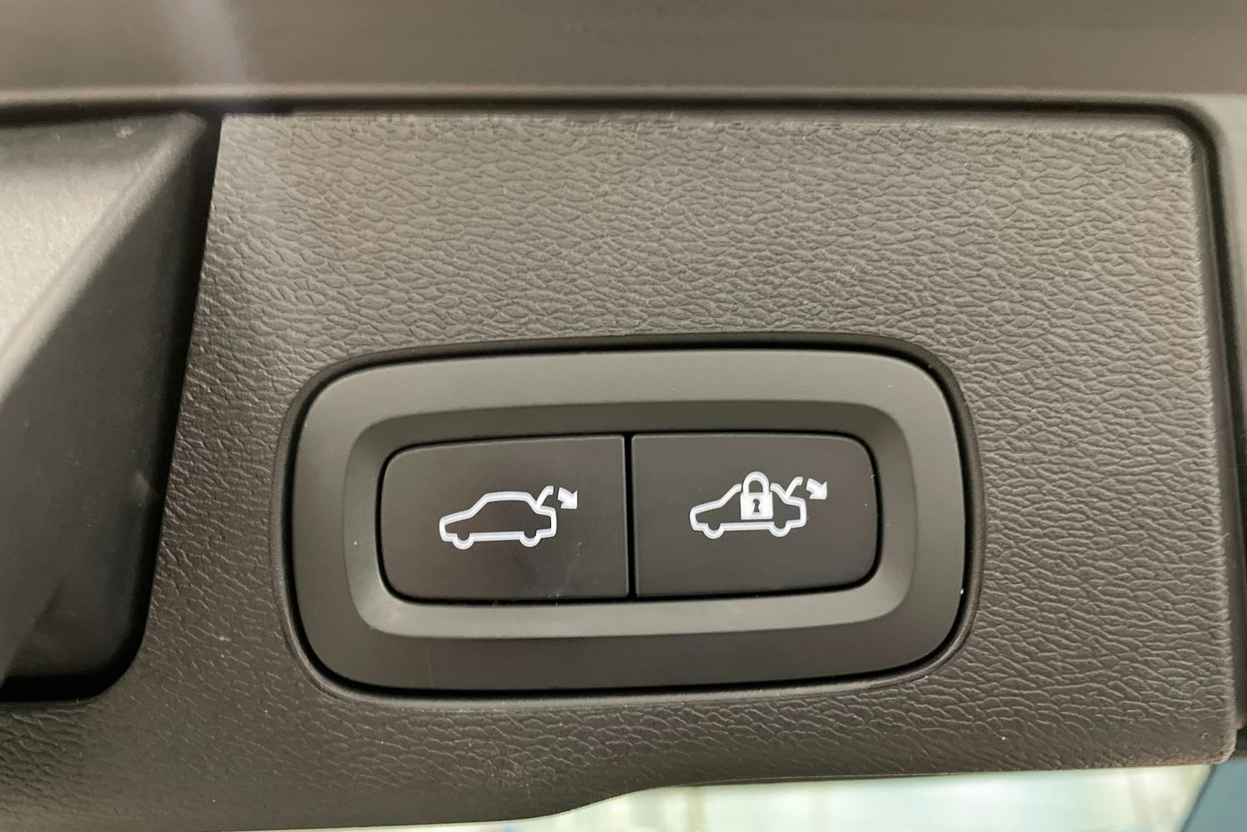 harmaa Volvo XC60 2023 kuva 44.