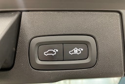 harmaa Volvo XC60 2023 kuva 44.