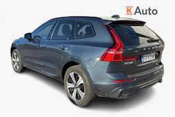 sininen Volvo XC60 2023 kuva 2.
