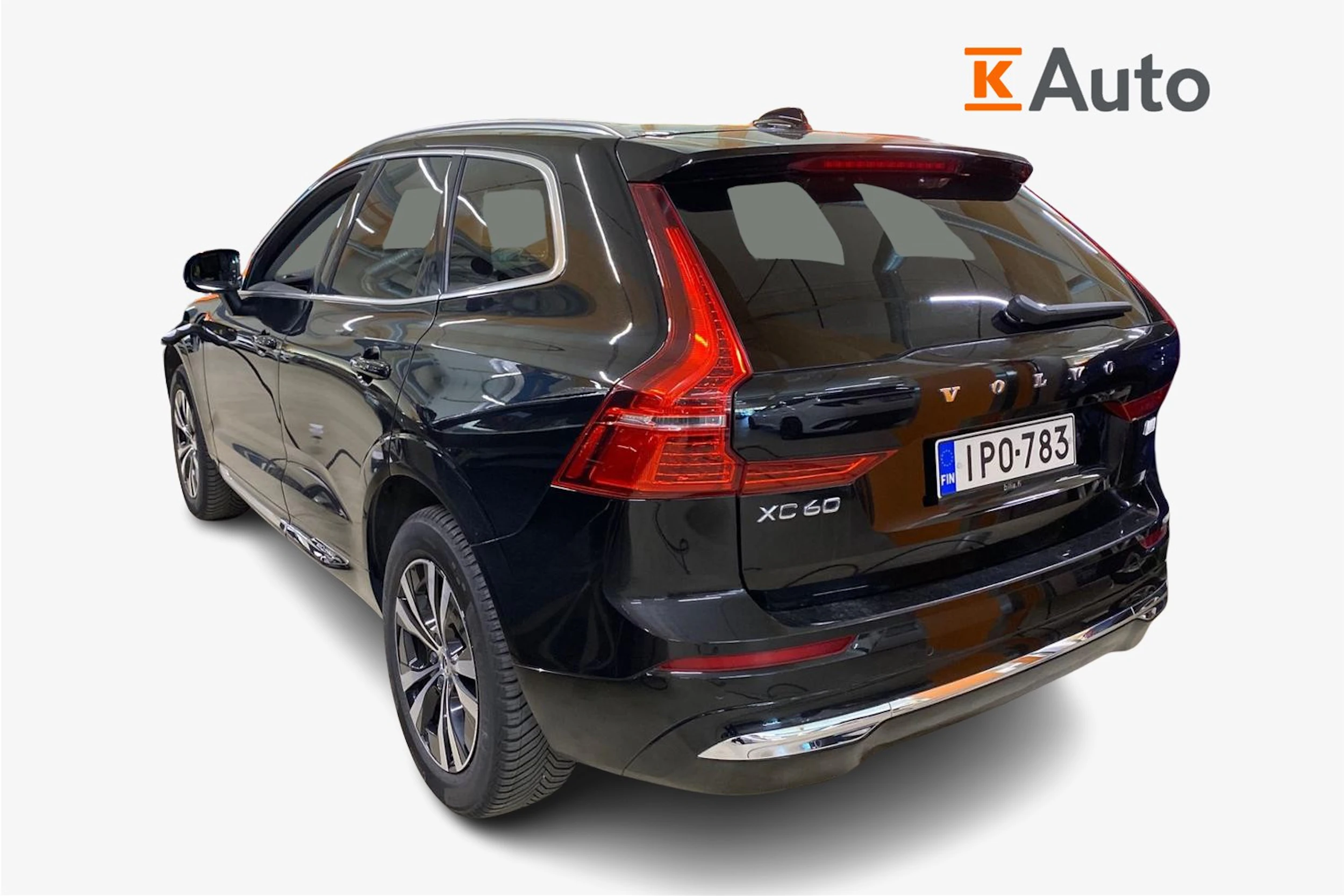 musta Volvo XC60 2023 kuva 2.