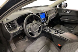 musta Volvo XC60 2023 kuva 3.