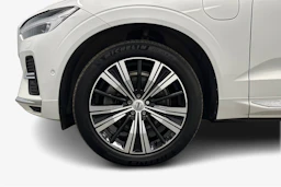 valkoinen Volvo XC60 2023 kuva 12.