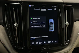 valkoinen Volvo XC60 2023 kuva 28.