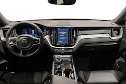punainen Volvo XC60 2024 kuva 9.