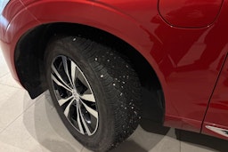 punainen Volvo XC60 2024 kuva 13.