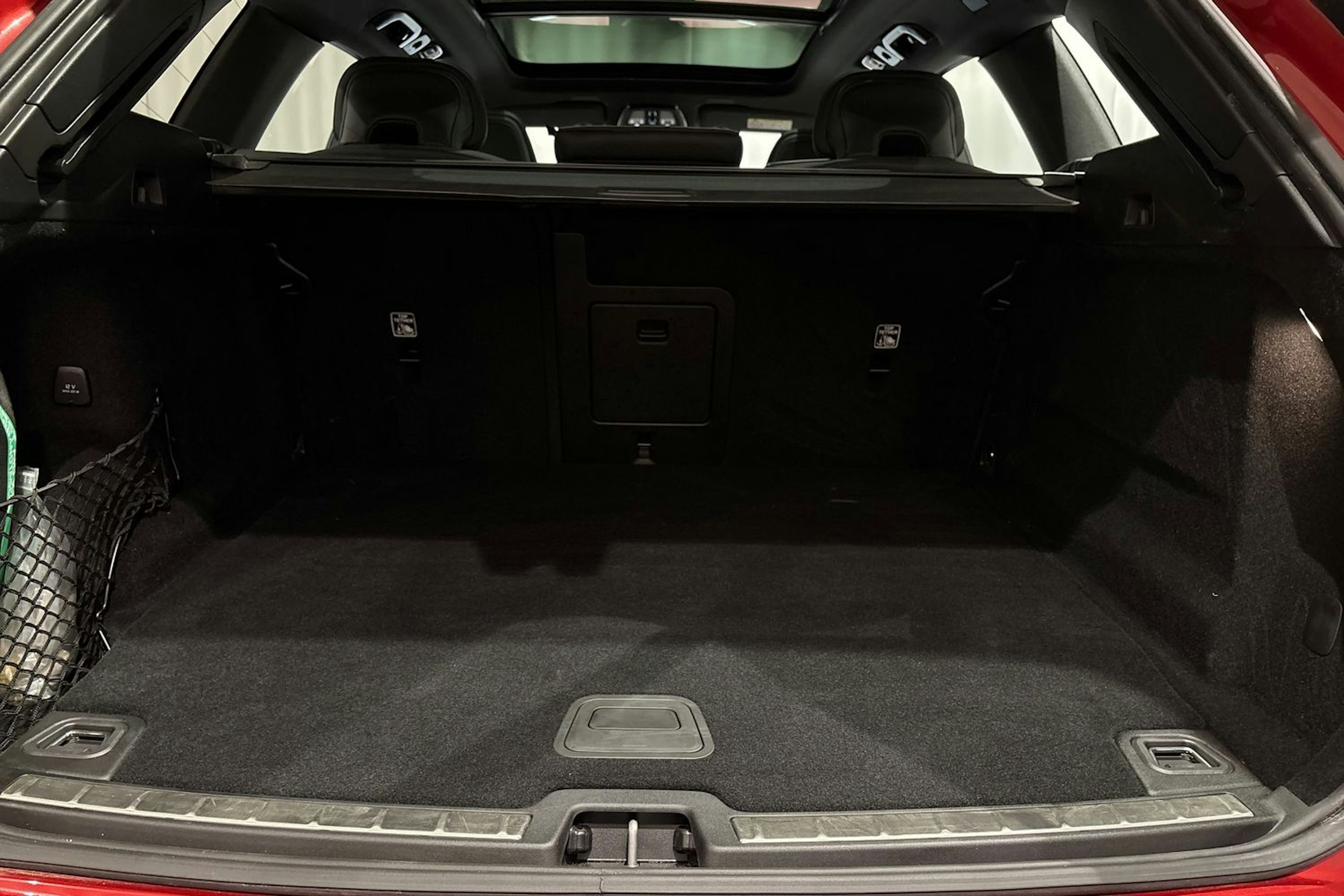 punainen Volvo XC60 2024 kuva 17.