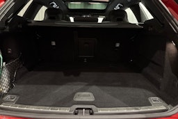 punainen Volvo XC60 2024 kuva 17.