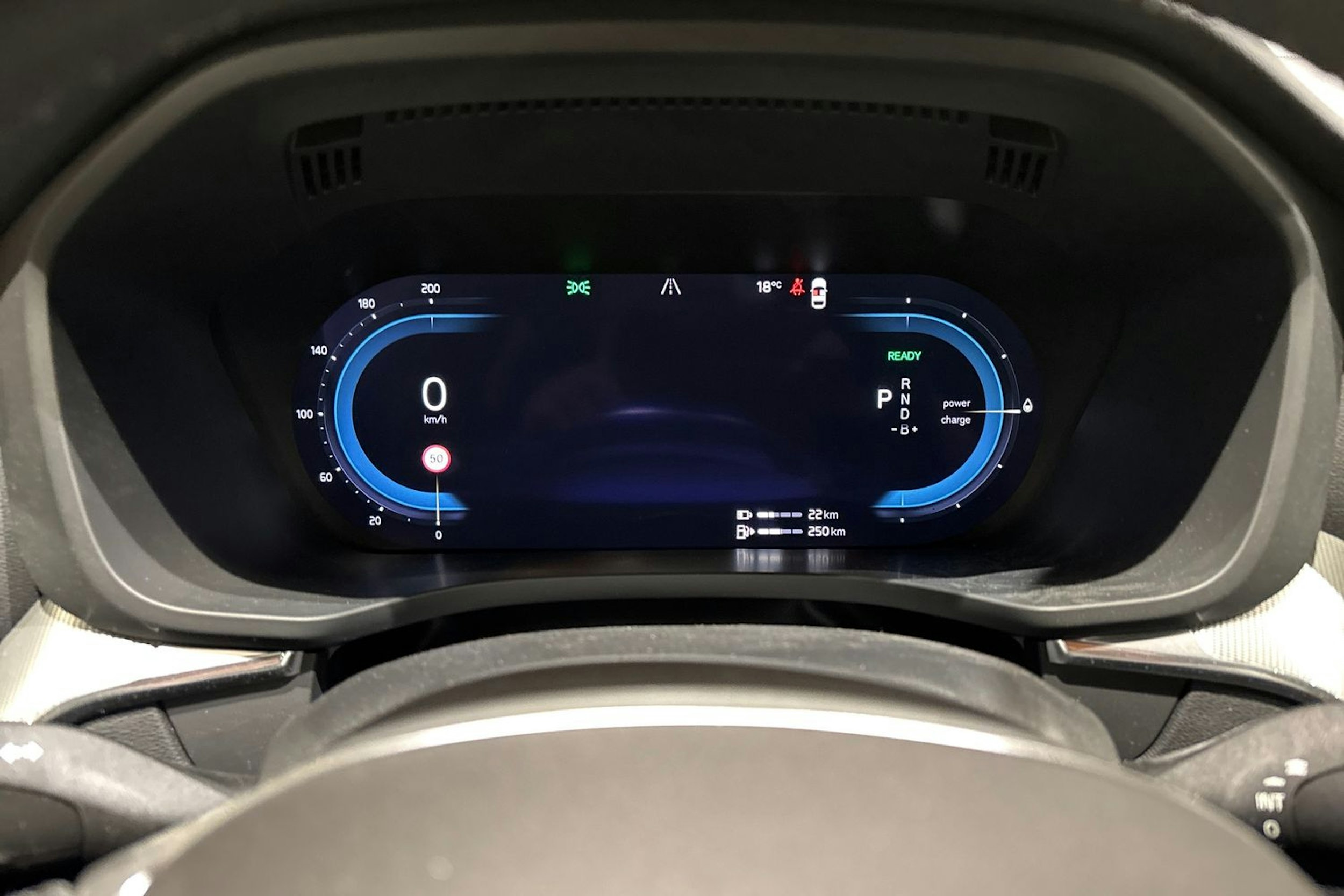 punainen Volvo XC60 2024 kuva 20.