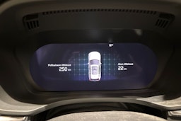 punainen Volvo XC60 2024 kuva 21.