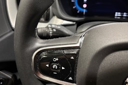 punainen Volvo XC60 2024 kuva 23.