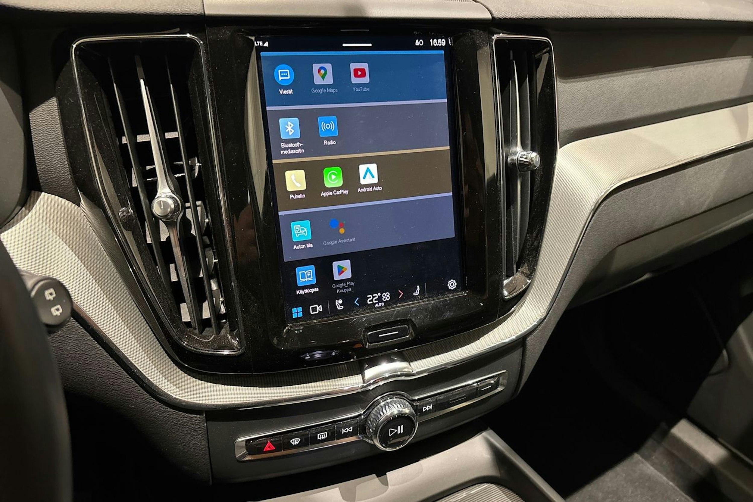 punainen Volvo XC60 2024 kuva 25.