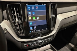 punainen Volvo XC60 2024 kuva 25.