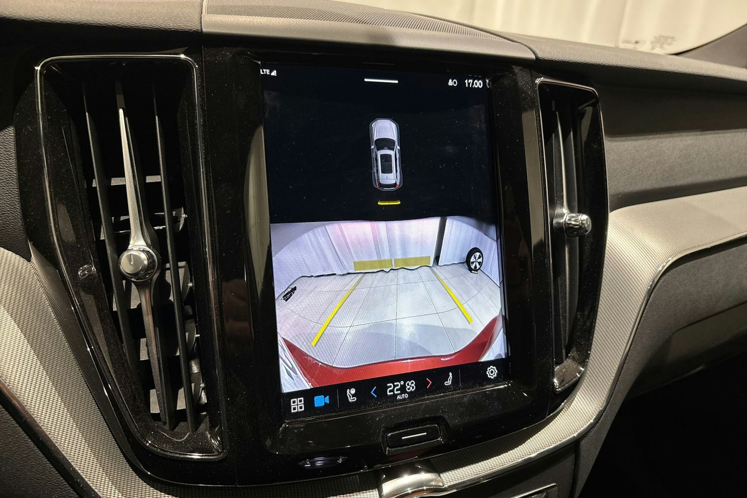 punainen Volvo XC60 2024 kuva 27.