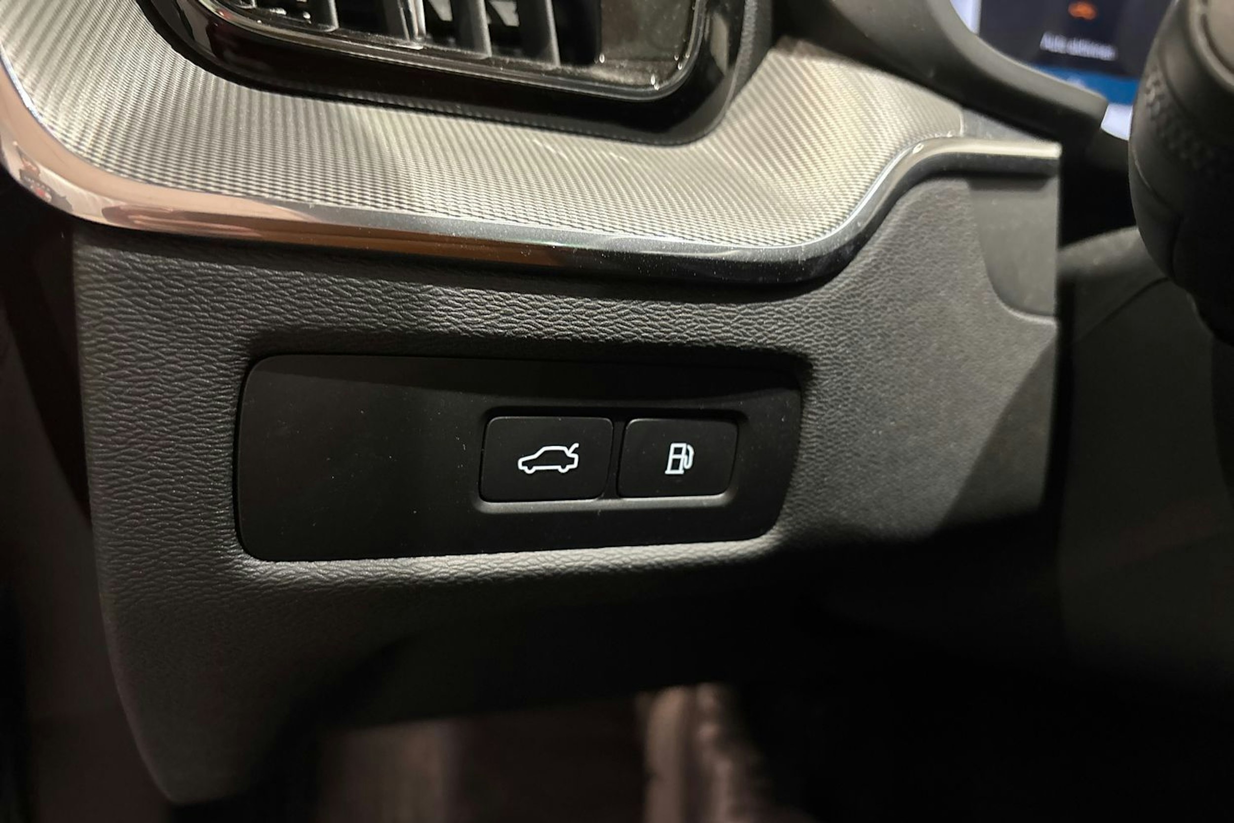 punainen Volvo XC60 2024 kuva 28.