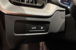 punainen Volvo XC60 2024 kuva 28.