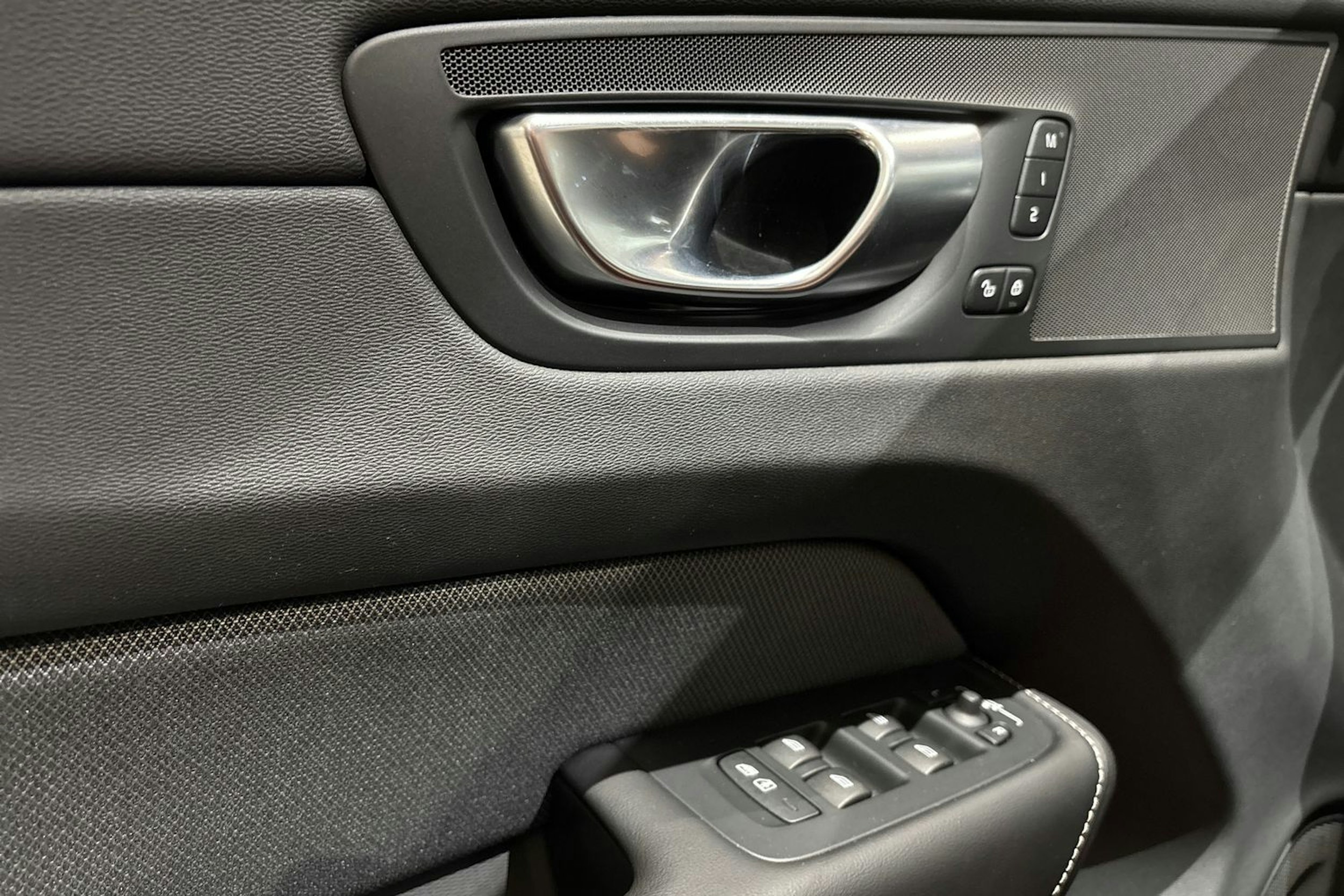 punainen Volvo XC60 2024 kuva 29.