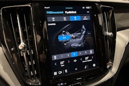 punainen Volvo XC60 2024 kuva 32.