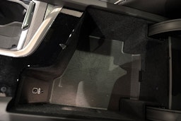 punainen Volvo XC60 2024 kuva 33.