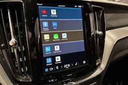 punainen Volvo XC60 2024 kuva 34.