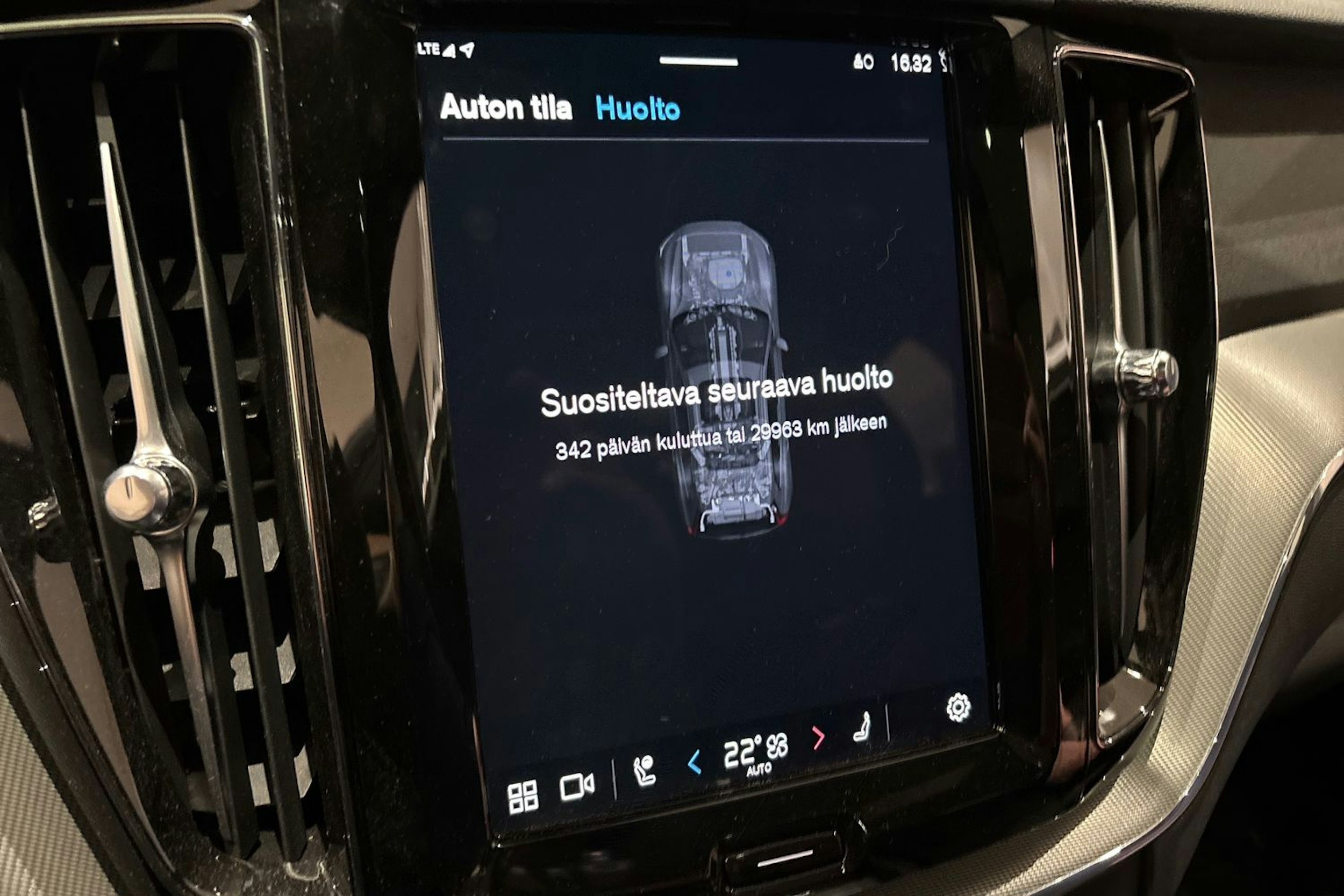 punainen Volvo XC60 2024 kuva 35.