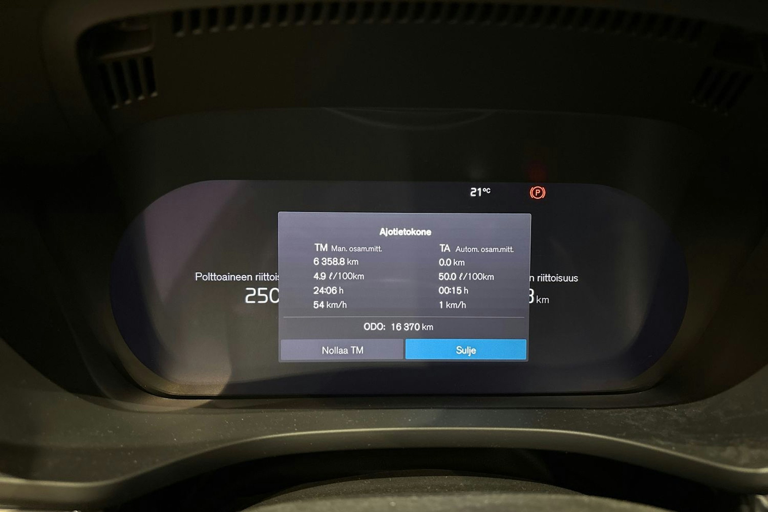 punainen Volvo XC60 2024 kuva 36.