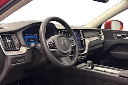 punainen Volvo XC60 2023 kuva 6.