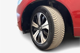 punainen Volvo XC60 2023 kuva 9.