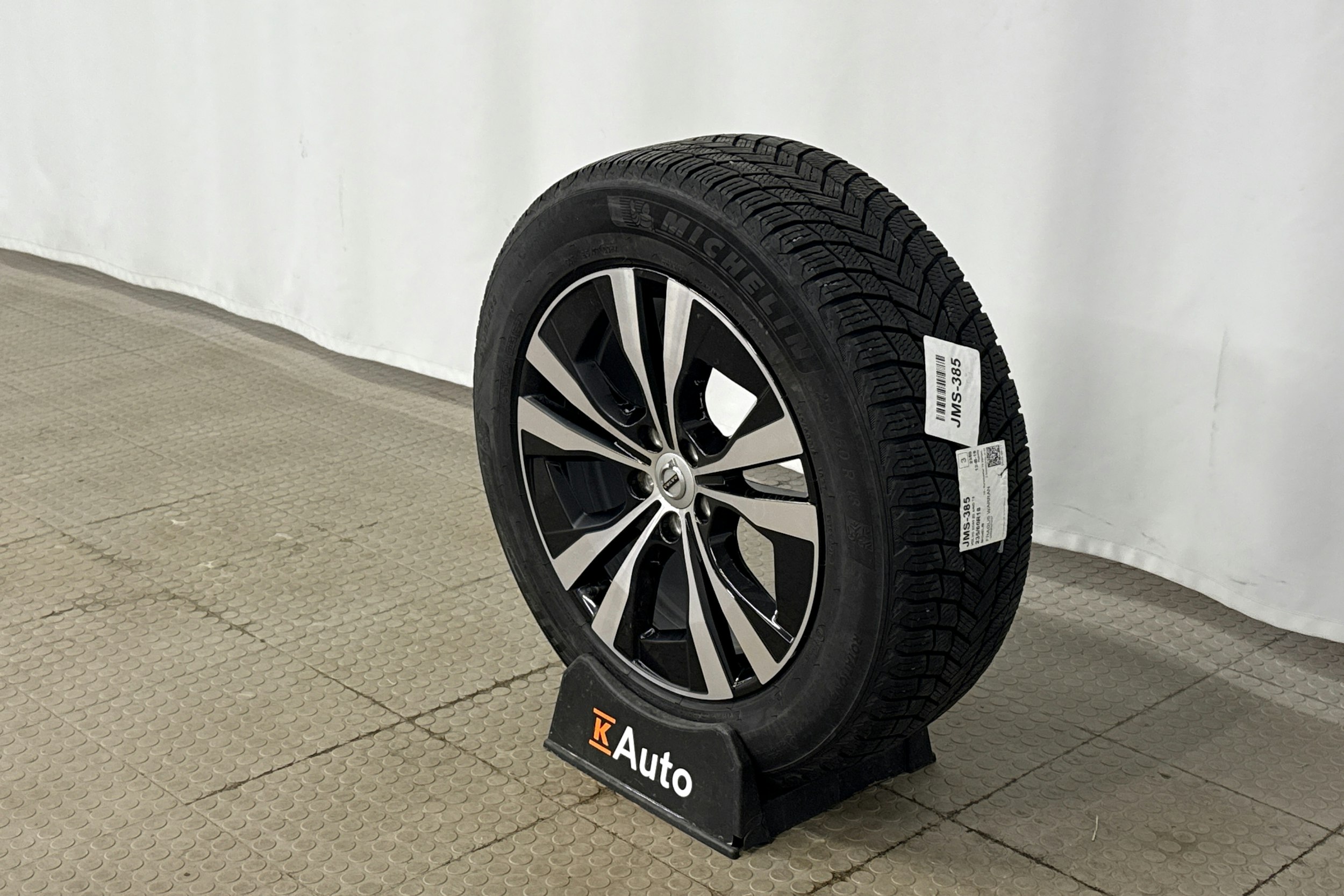 punainen Volvo XC60 2023 kuva 10.