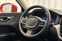 punainen Volvo XC60 2023 kuva 11.
