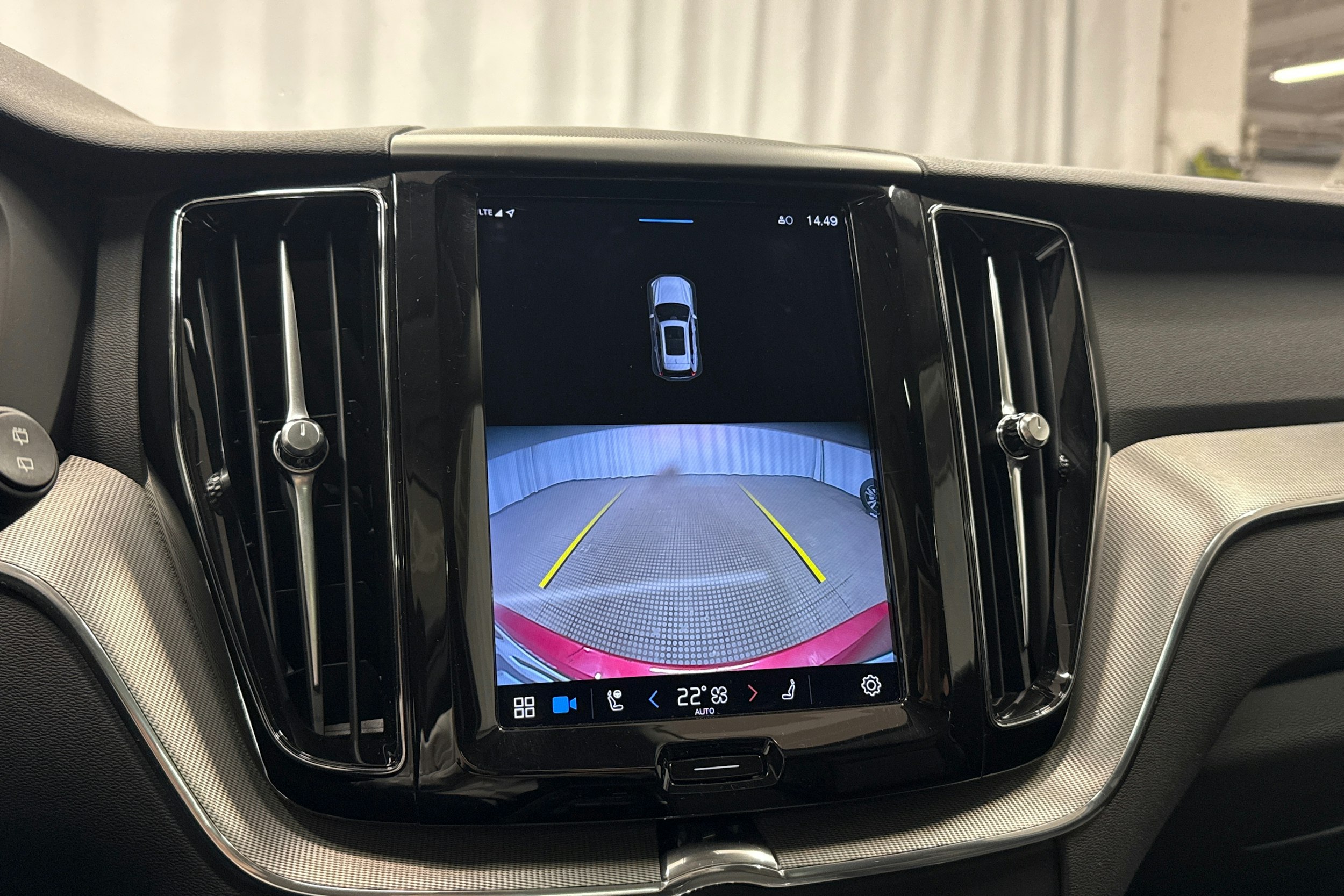 punainen Volvo XC60 2023 kuva 15.