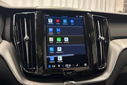 punainen Volvo XC60 2023 kuva 17.