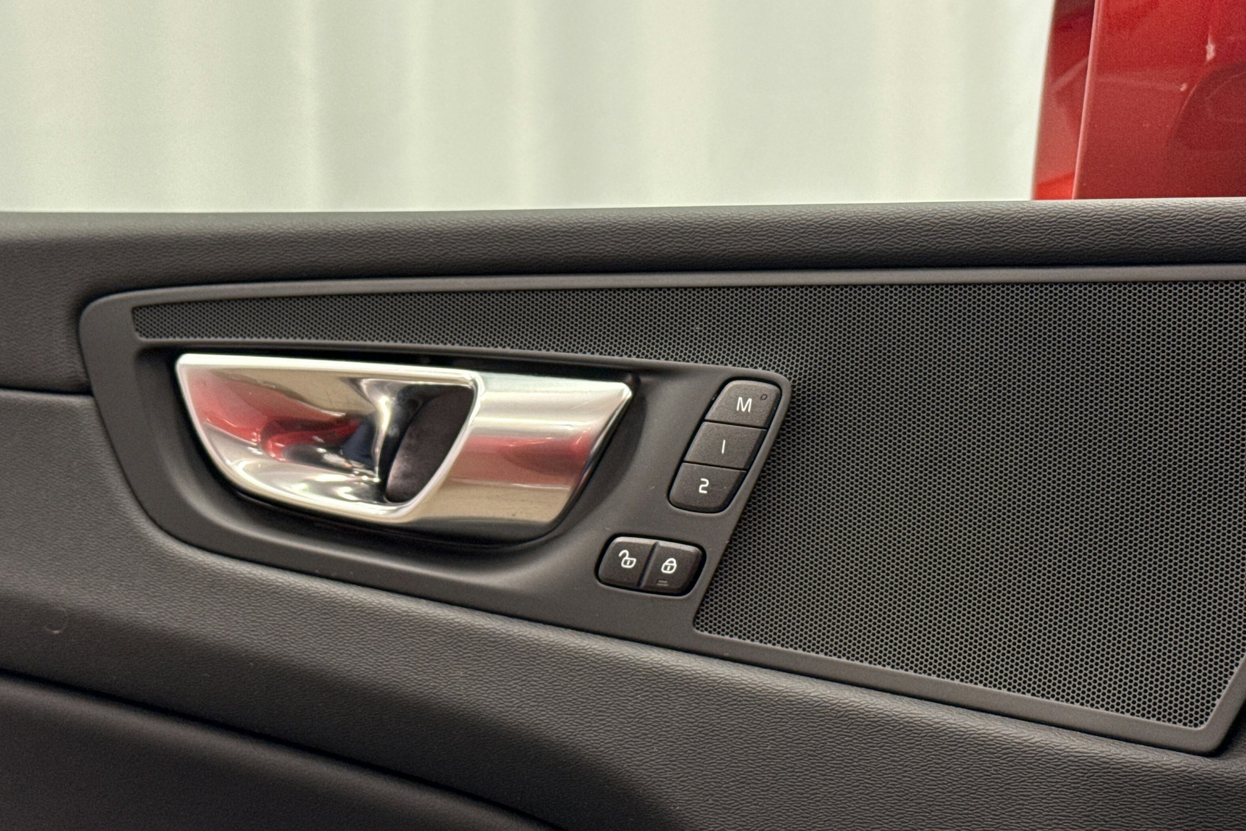 punainen Volvo XC60 2023 kuva 20.