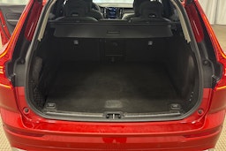 punainen Volvo XC60 2023 kuva 23.