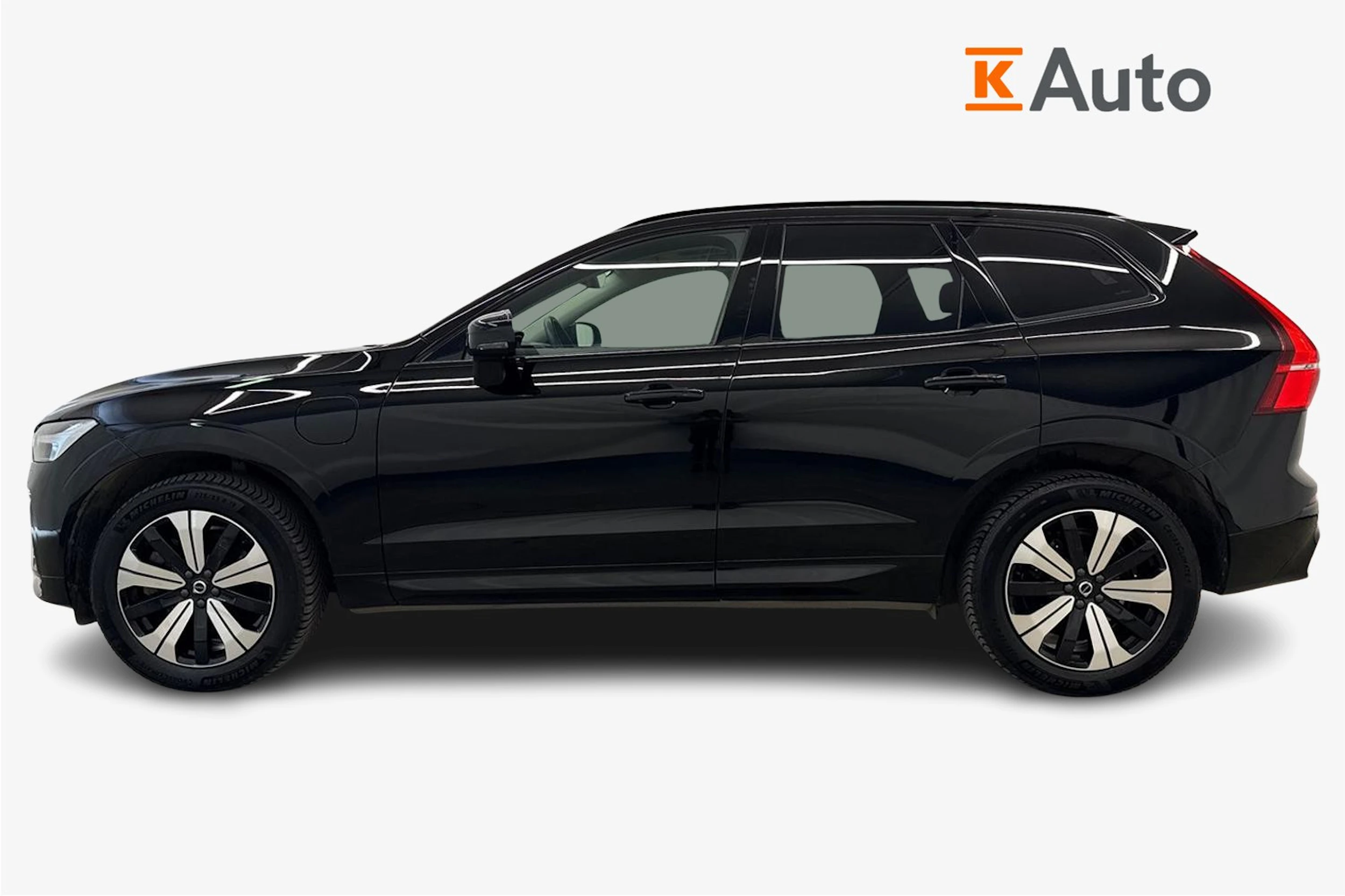 musta Volvo XC60 2023 kuva 5.