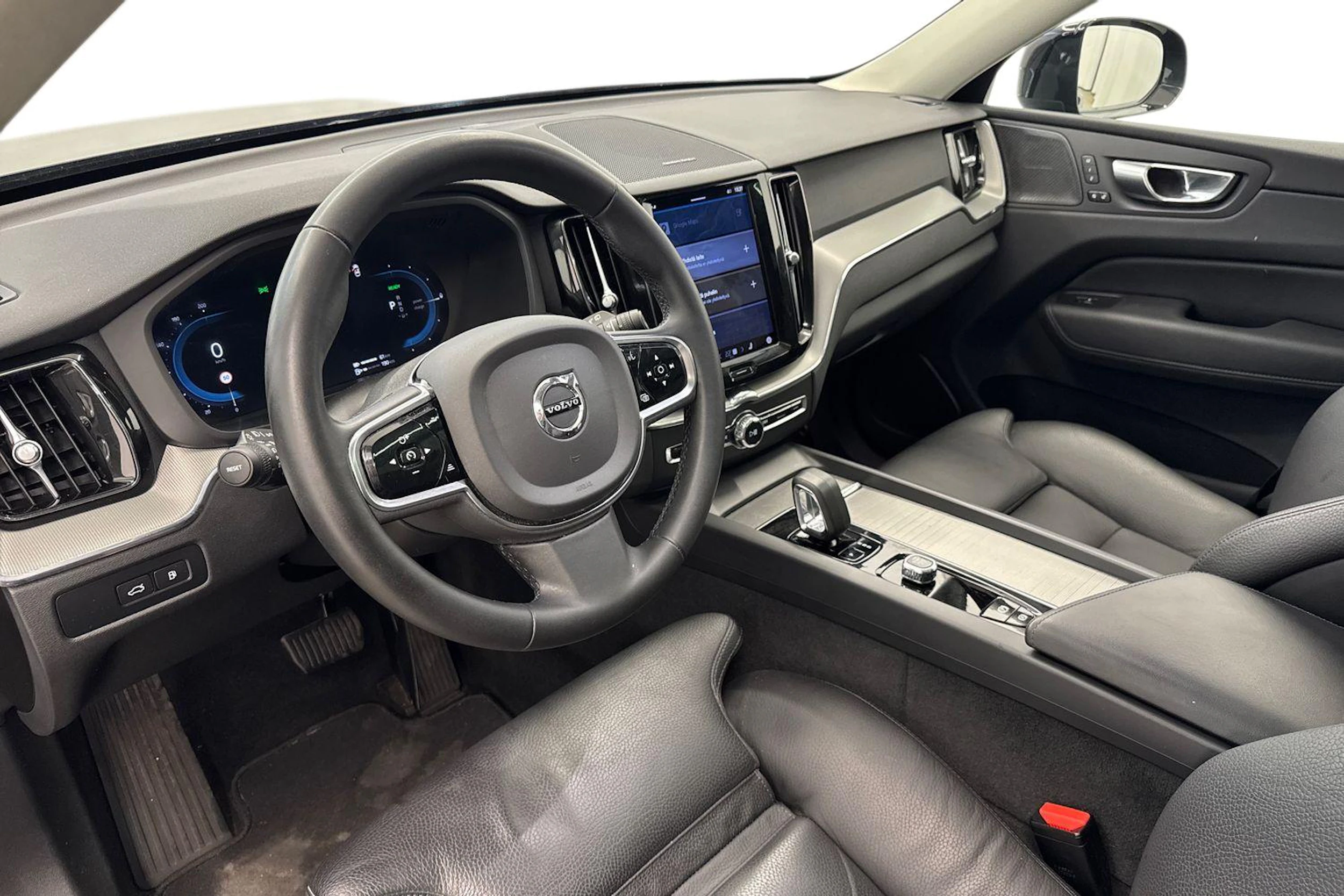 musta Volvo XC60 2023 kuva 6.