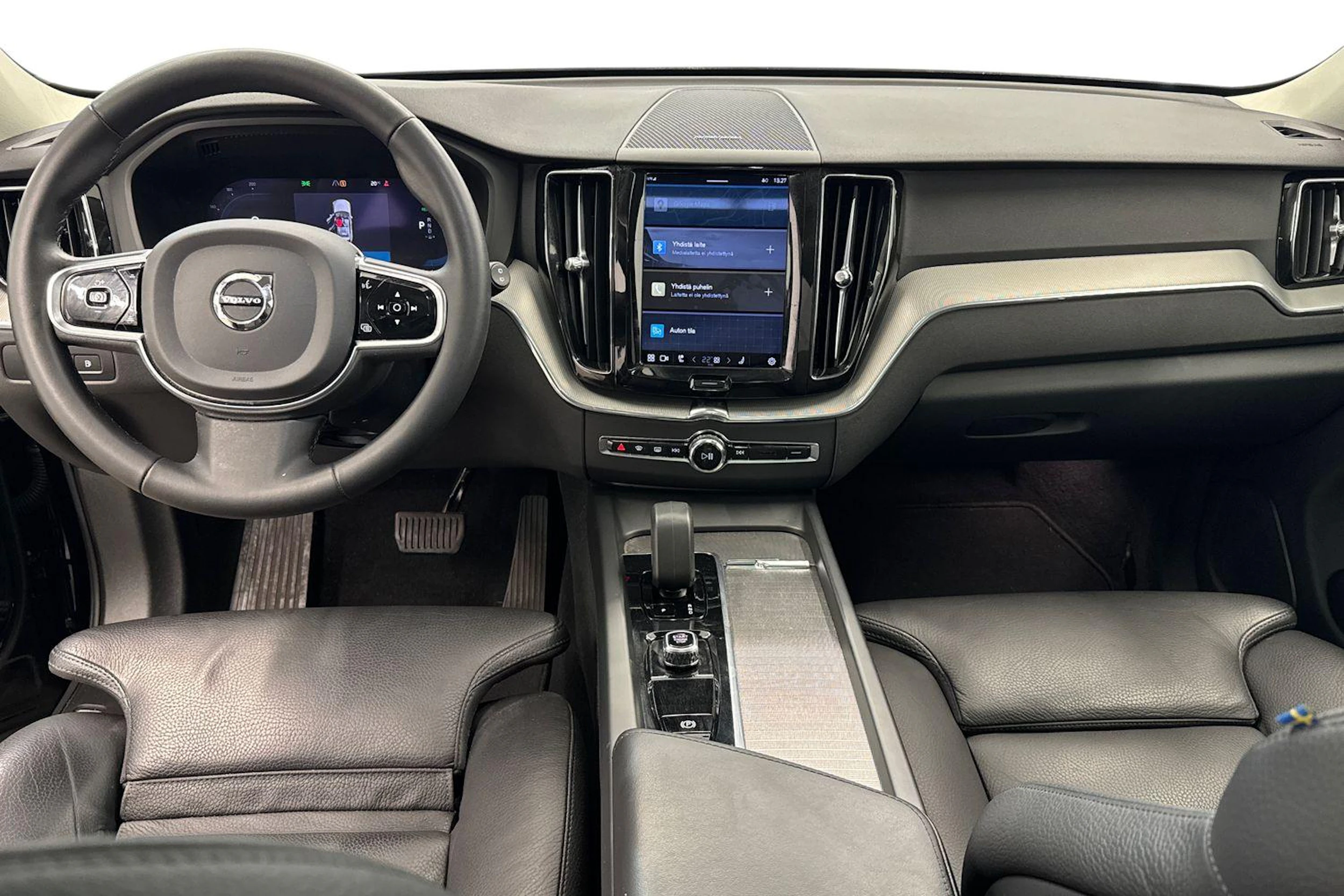 musta Volvo XC60 2023 kuva 7.