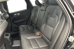 musta Volvo XC60 2023 kuva 8.
